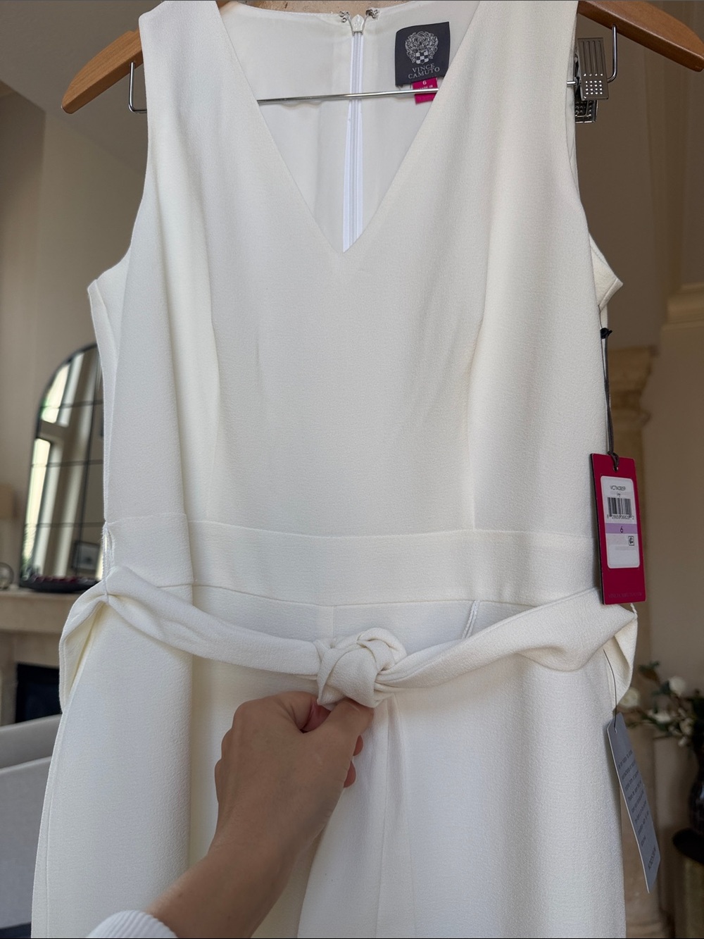 Sleeveless Creme Ivory Colored V-Neck Jumpsuit with Waist Tie Sz 6 - Picture 5 of 13